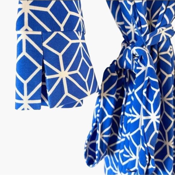 Donna Morgan Shirt Dress Women's Size 8 Belted Crisp Blue & White Gold Buttons 3 - Picture 3 of 7